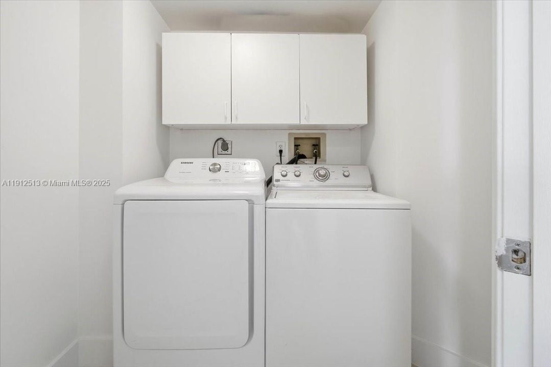 Activo con contrato: $649,900 (3 camas, 2 baños, 1870 Pies cuadrados)