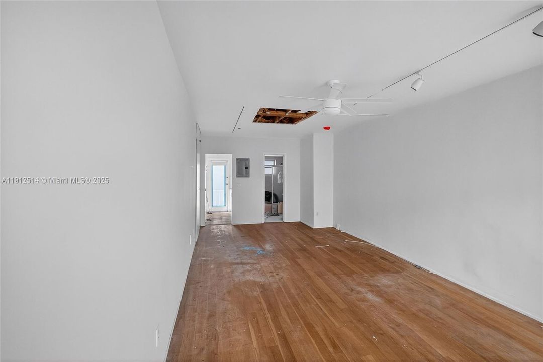 Active With Contract: $140,000 (0 beds, 1 baths, 410 Square Feet)