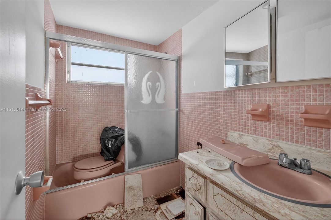 Active With Contract: $140,000 (0 beds, 1 baths, 410 Square Feet)