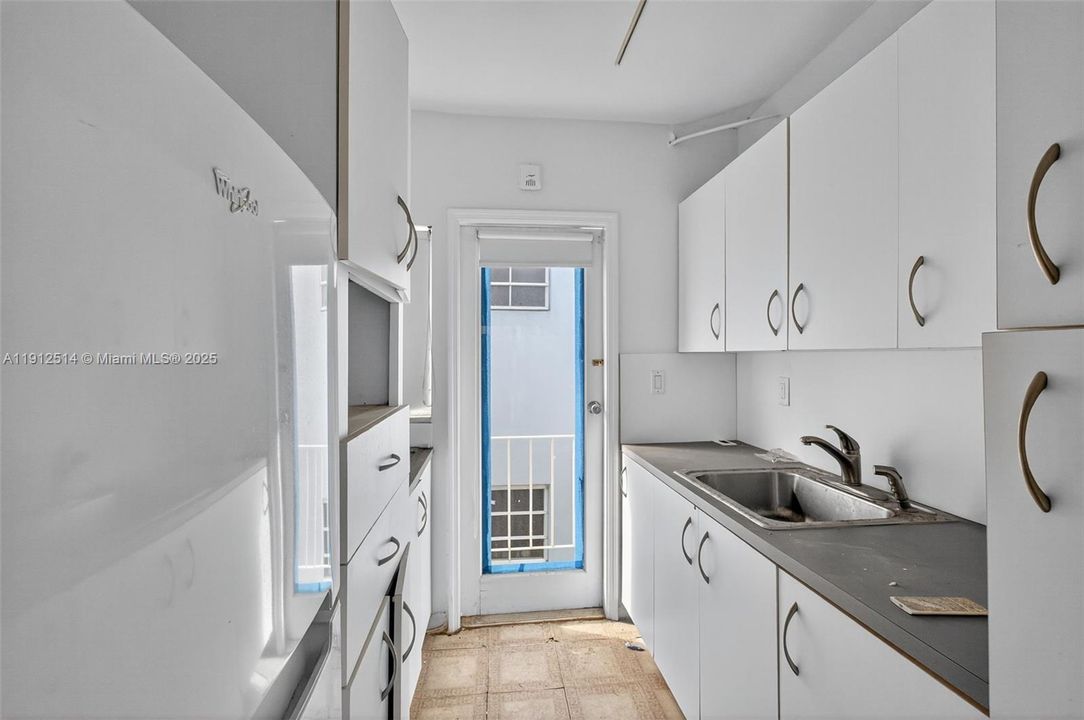 Active With Contract: $140,000 (0 beds, 1 baths, 410 Square Feet)