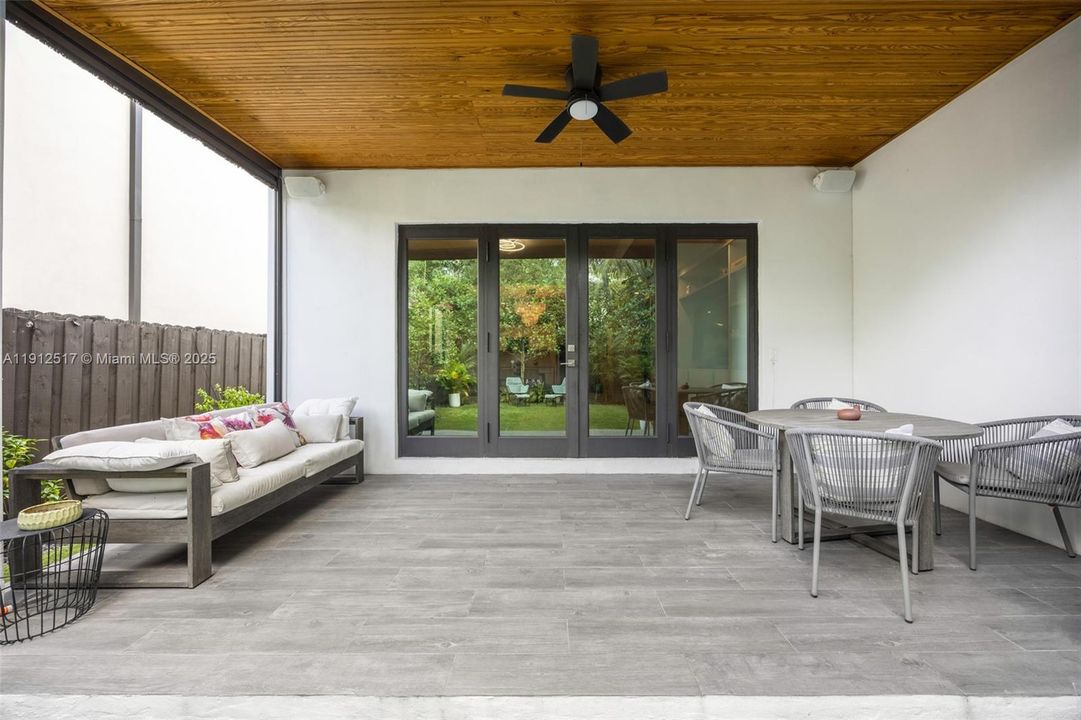 En Venta: $1,950,000 (3 camas, 4 baños, 2472 Pies cuadrados)