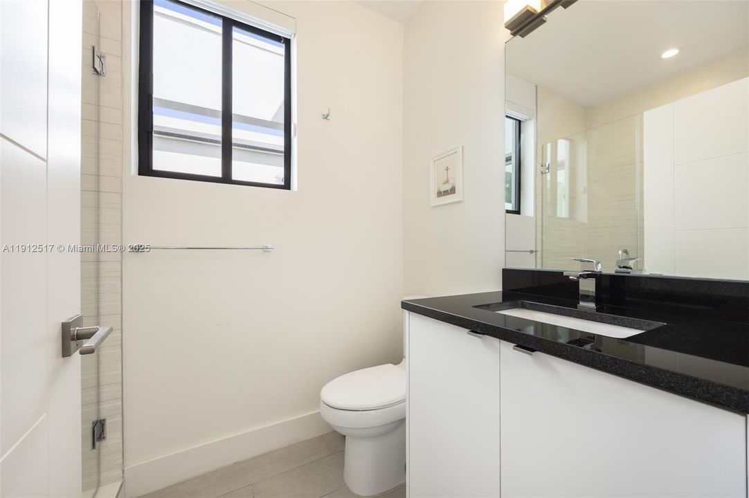 En Venta: $1,950,000 (3 camas, 4 baños, 2472 Pies cuadrados)