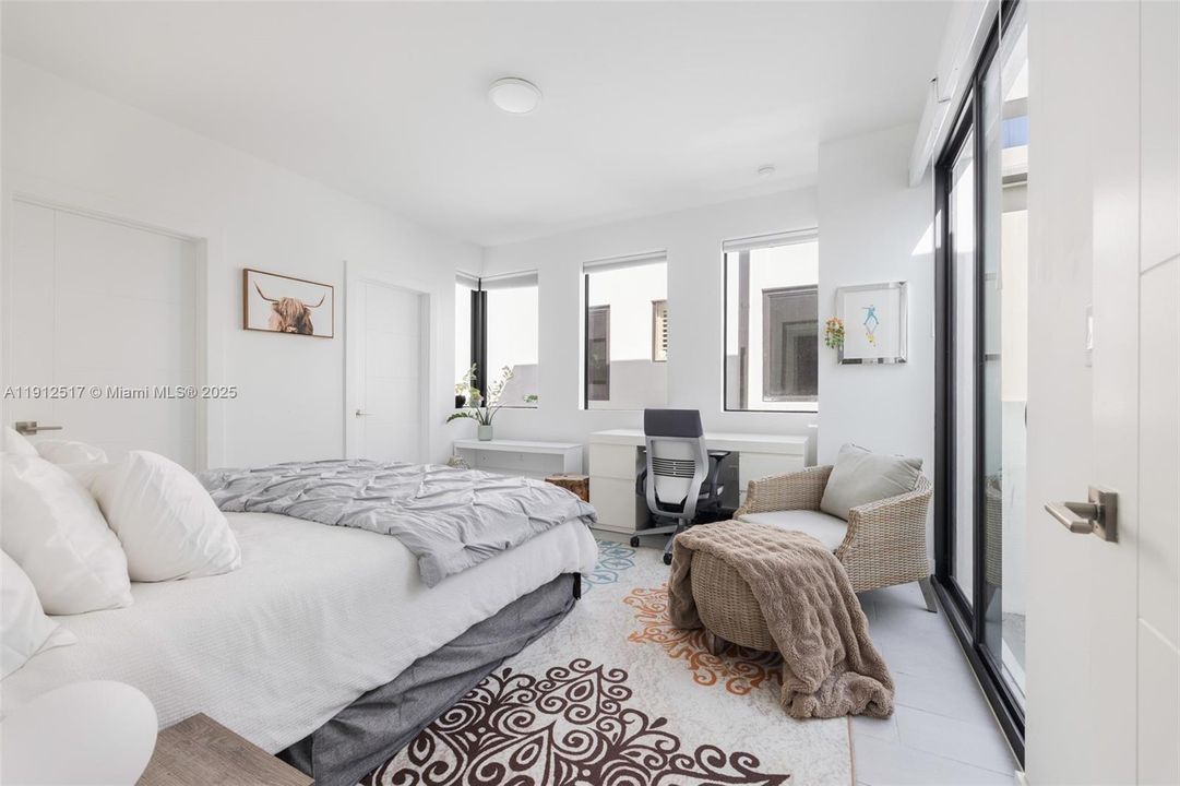 En Venta: $1,950,000 (3 camas, 4 baños, 2472 Pies cuadrados)