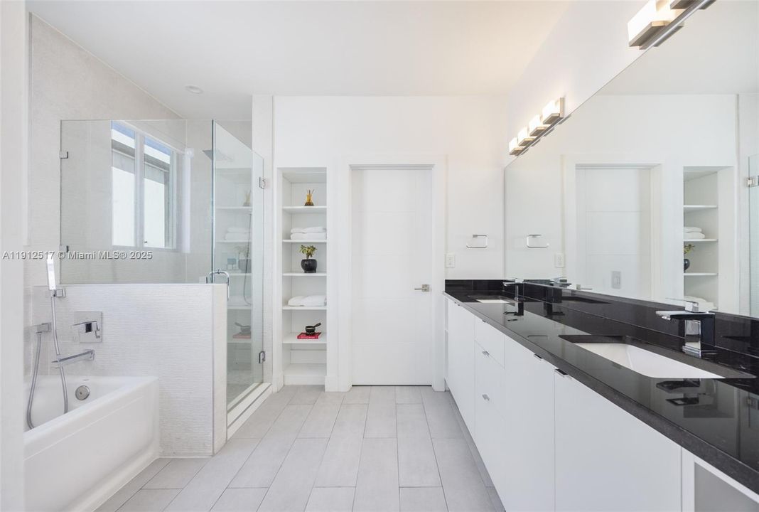 En Venta: $1,950,000 (3 camas, 4 baños, 2472 Pies cuadrados)