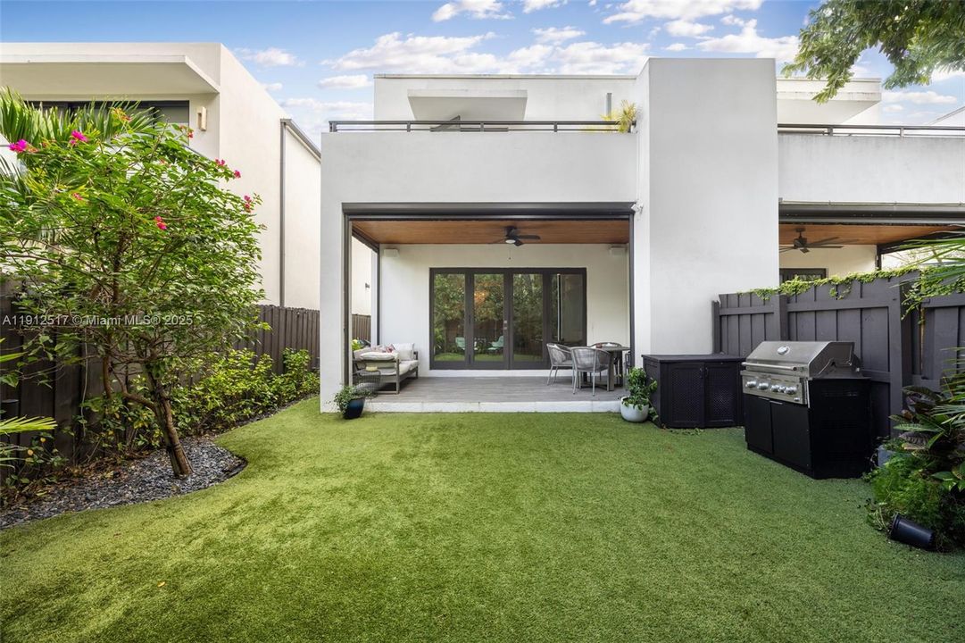 En Venta: $1,950,000 (3 camas, 4 baños, 2472 Pies cuadrados)