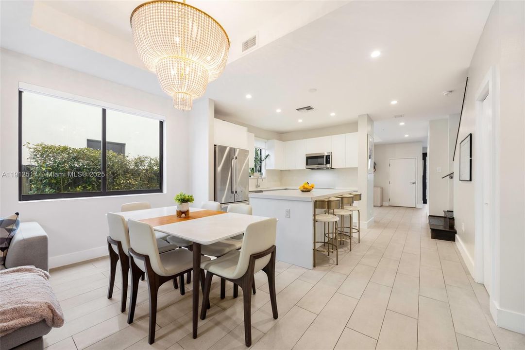 En Venta: $1,950,000 (3 camas, 4 baños, 2472 Pies cuadrados)