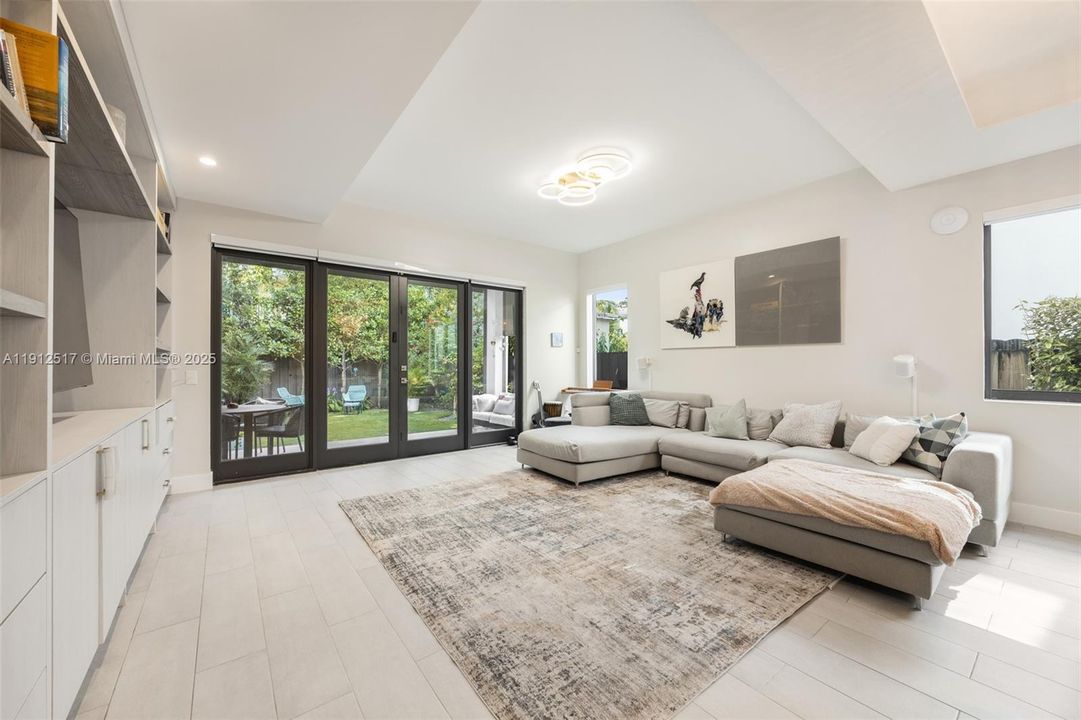 En Venta: $1,950,000 (3 camas, 4 baños, 2472 Pies cuadrados)