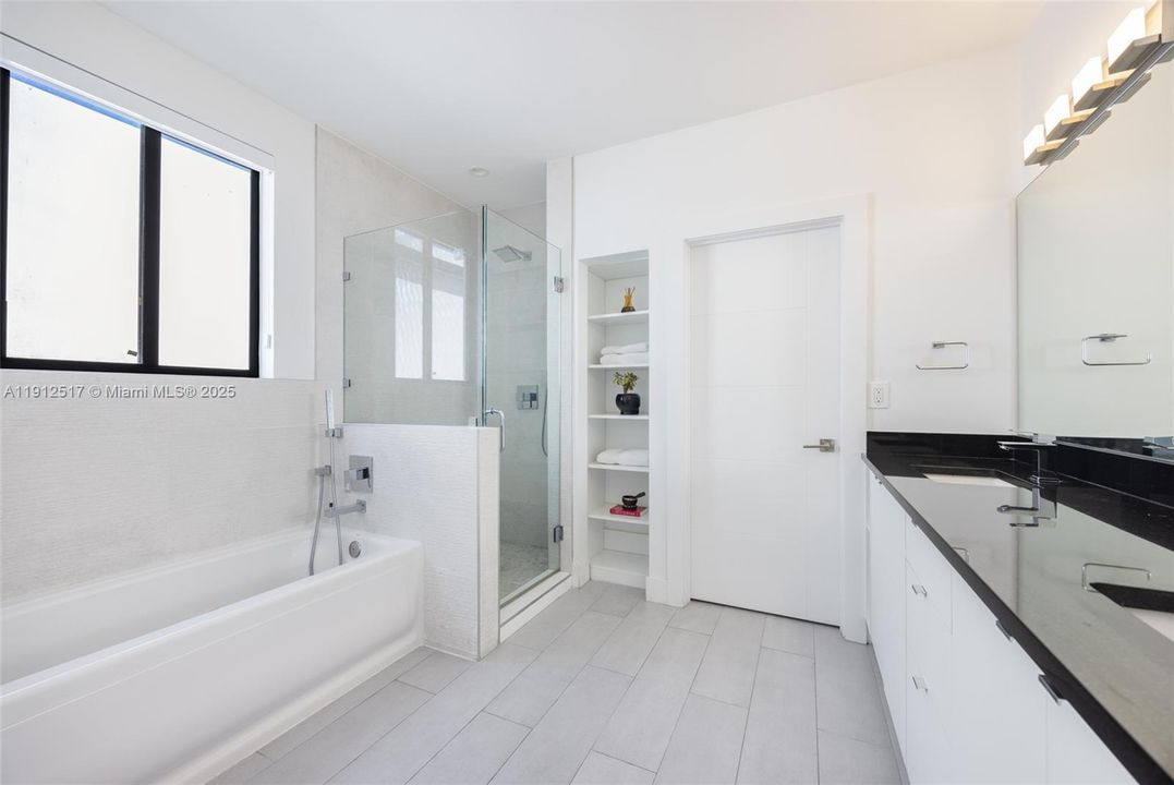 En Venta: $1,950,000 (3 camas, 4 baños, 2472 Pies cuadrados)