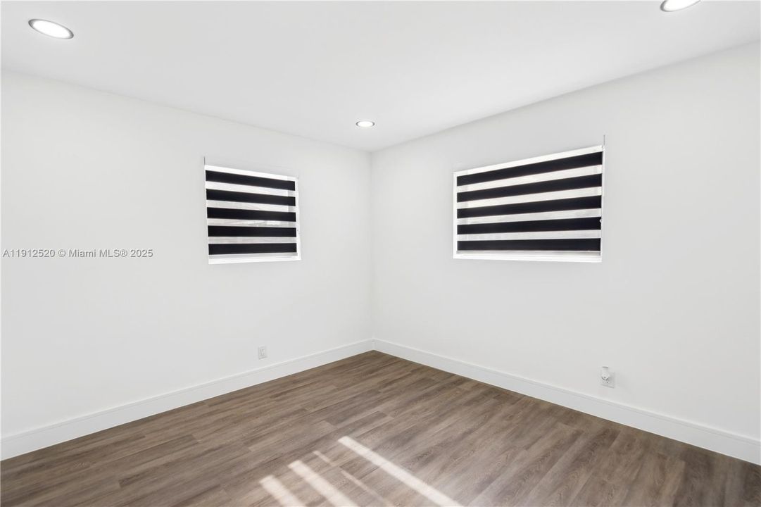 Под контрактом: $529,212 (4 спален, 2 ванн, 1196 Квадратных фут)