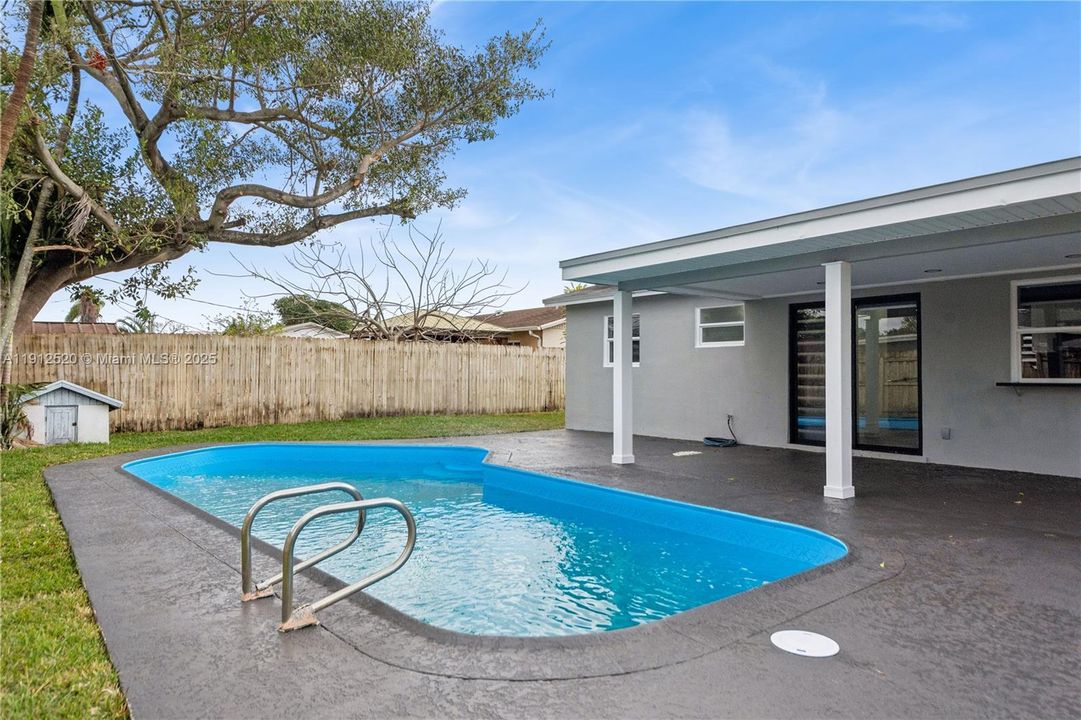 Под контрактом: $529,212 (4 спален, 2 ванн, 1196 Квадратных фут)