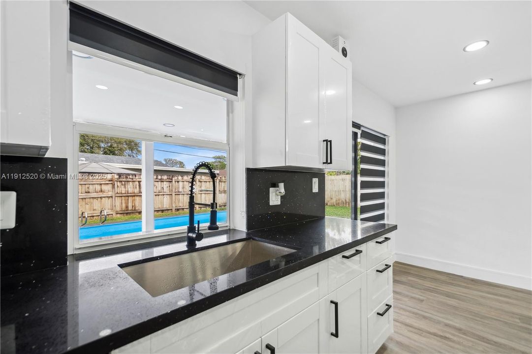 Под контрактом: $529,212 (4 спален, 2 ванн, 1196 Квадратных фут)