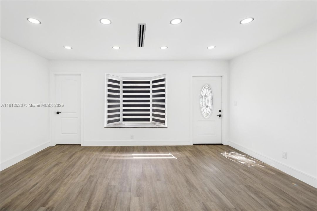 Под контрактом: $529,212 (4 спален, 2 ванн, 1196 Квадратных фут)