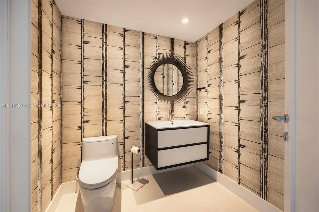 合同活跃: $3,600,000 (2 贝兹, 2 浴室, 1815 平方英尺)