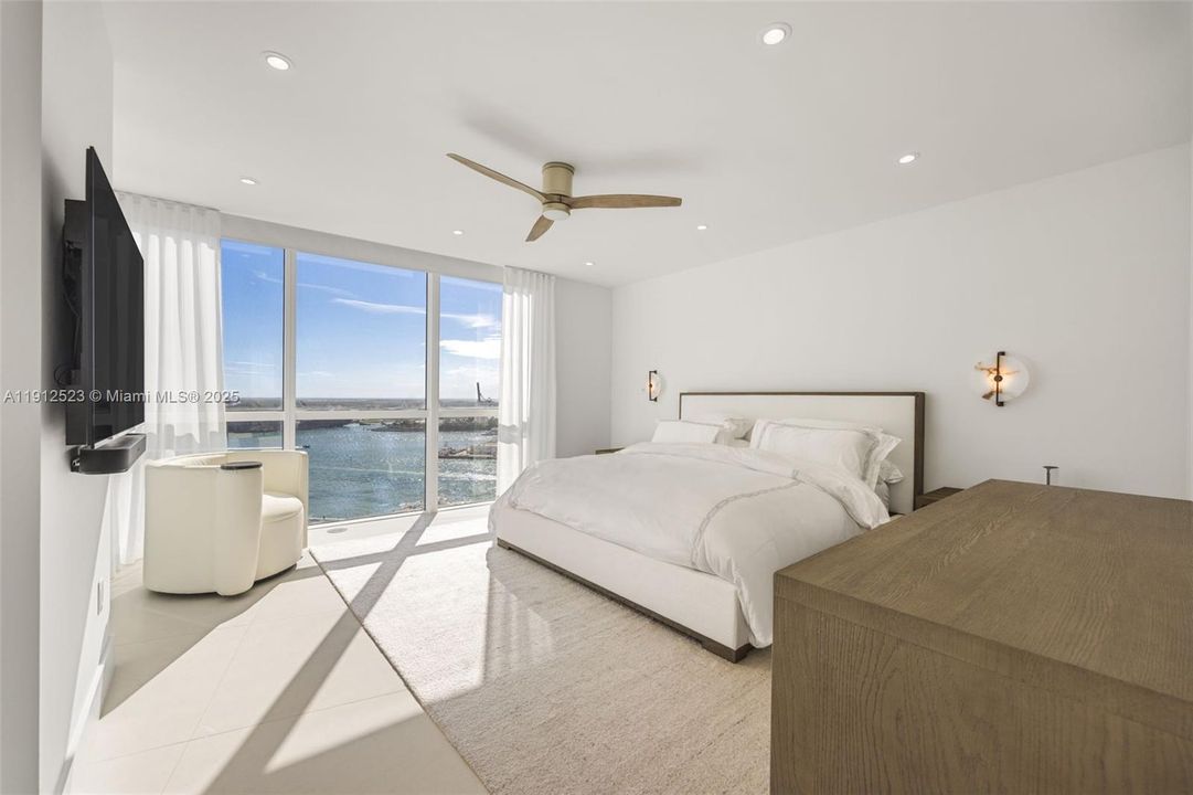 合同活跃: $3,600,000 (2 贝兹, 2 浴室, 1815 平方英尺)