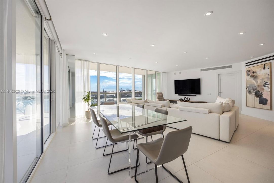 合同活跃: $3,600,000 (2 贝兹, 2 浴室, 1815 平方英尺)