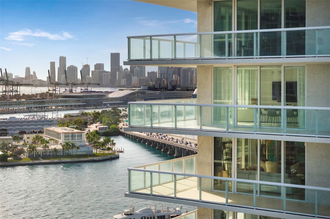 合同活跃: $3,600,000 (2 贝兹, 2 浴室, 1815 平方英尺)