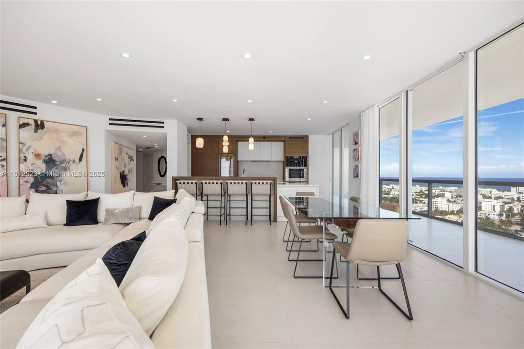 合同活跃: $3,600,000 (2 贝兹, 2 浴室, 1815 平方英尺)