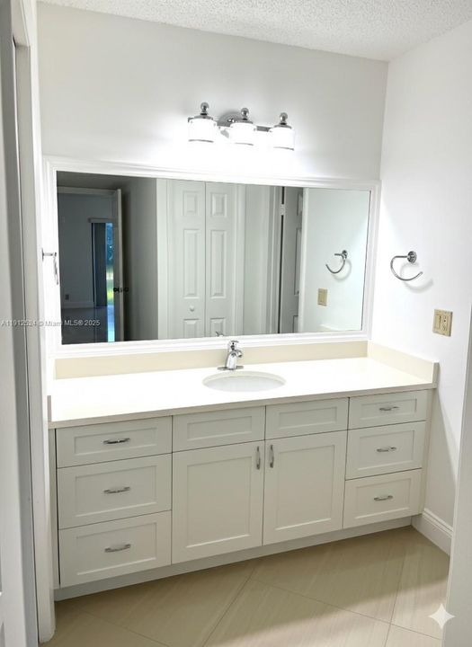 For Sale: $355,000 (2 beds, 2 baths, 1220 Square Feet)