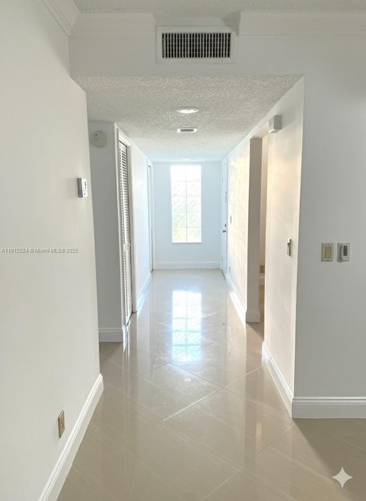 For Sale: $355,000 (2 beds, 2 baths, 1220 Square Feet)