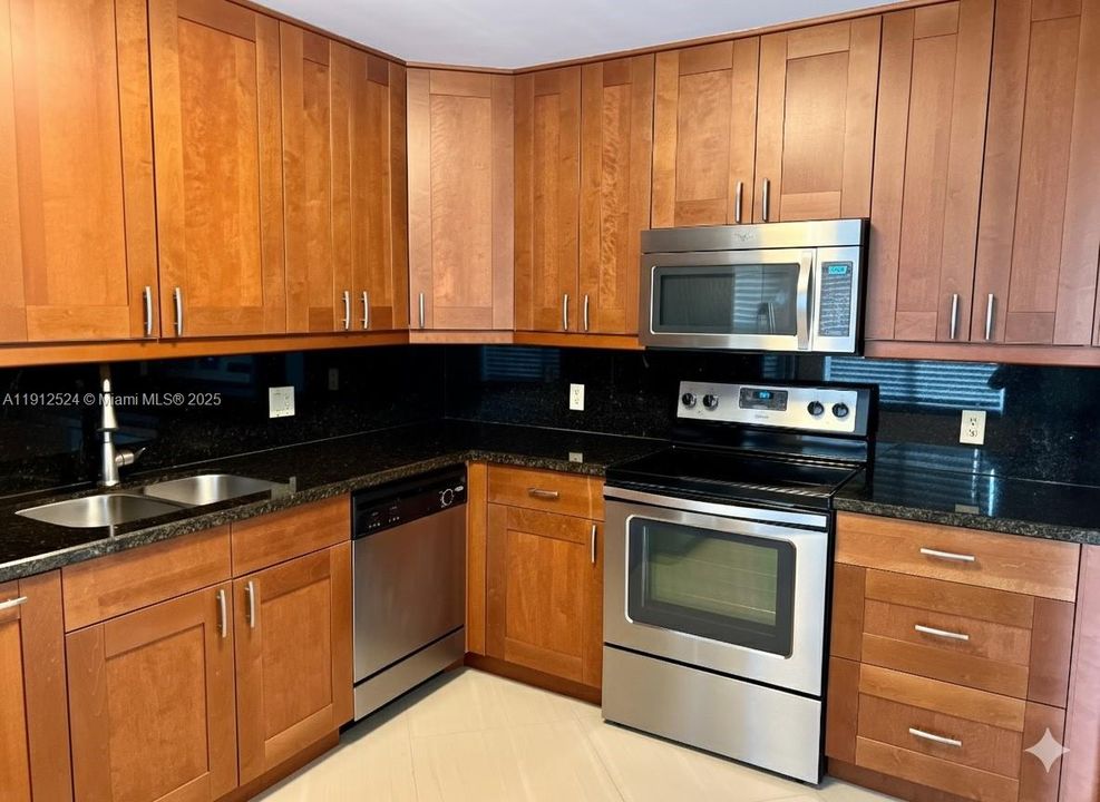 For Sale: $355,000 (2 beds, 2 baths, 1220 Square Feet)