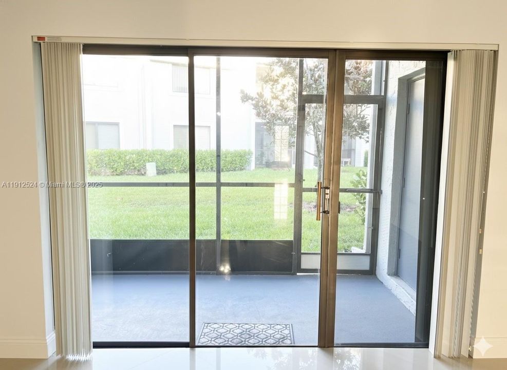 For Sale: $355,000 (2 beds, 2 baths, 1220 Square Feet)