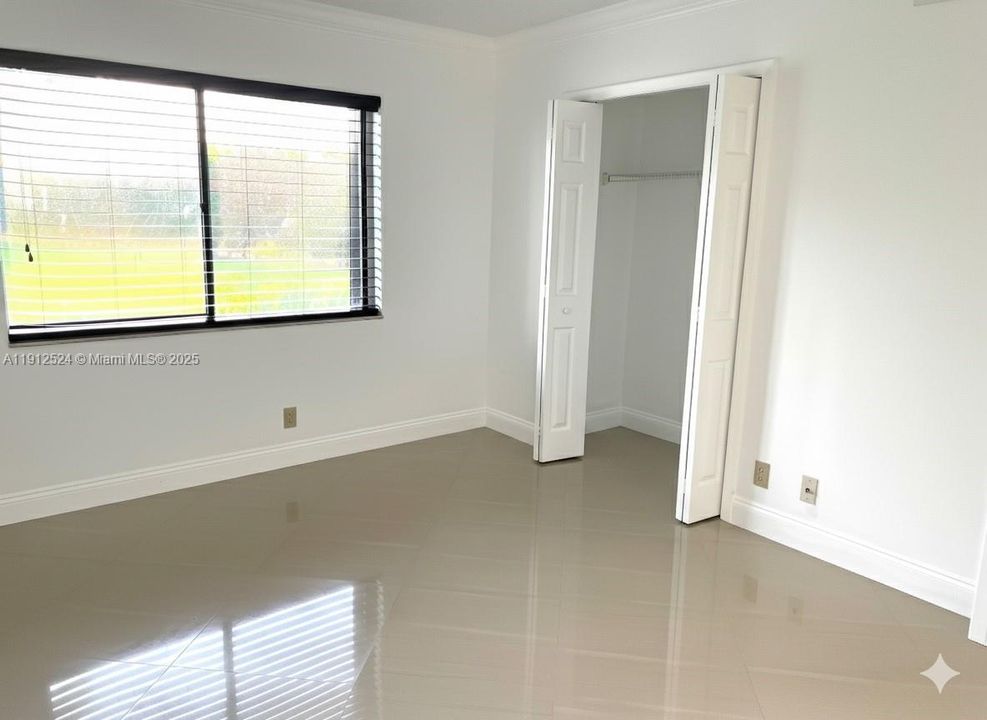 For Sale: $355,000 (2 beds, 2 baths, 1220 Square Feet)