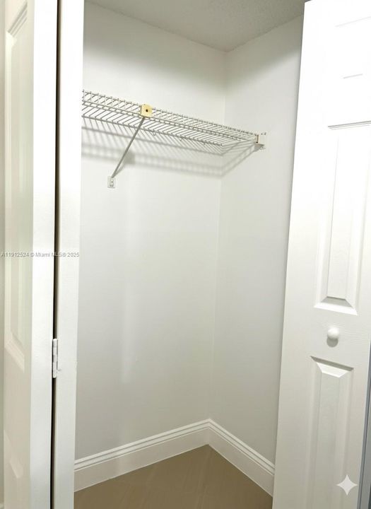 For Sale: $355,000 (2 beds, 2 baths, 1220 Square Feet)