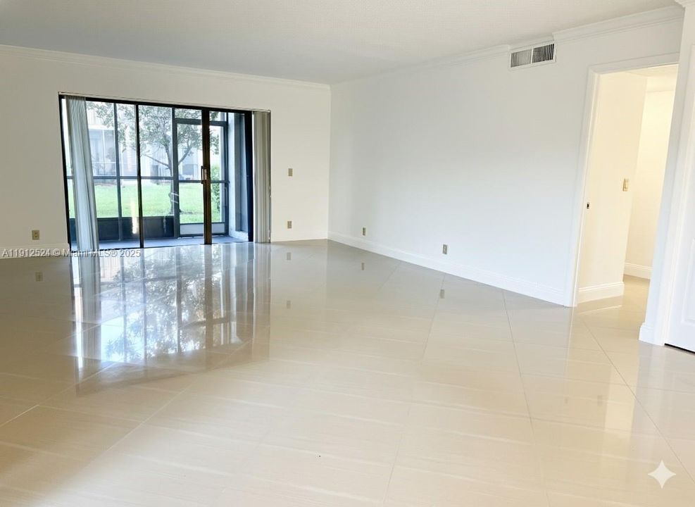 For Sale: $355,000 (2 beds, 2 baths, 1220 Square Feet)