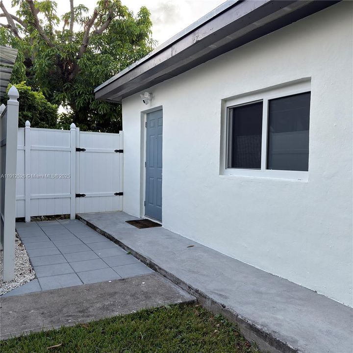 For Rent: $1,450 (0 beds, 1 baths, 282 Square Feet)