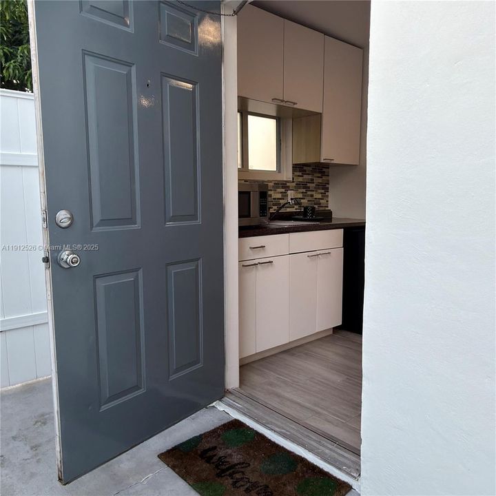 For Rent: $1,450 (0 beds, 1 baths, 282 Square Feet)