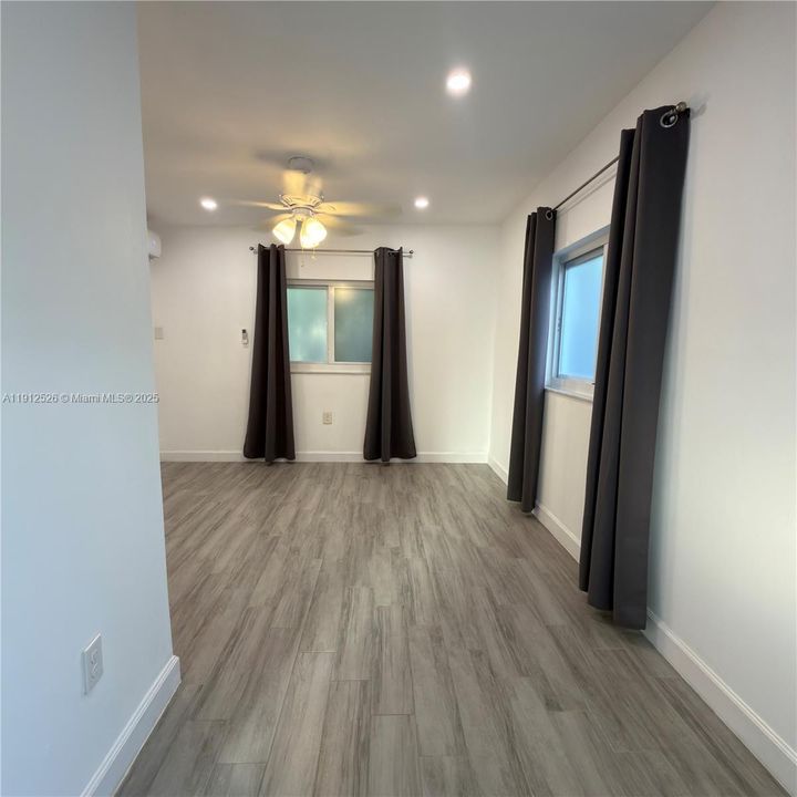 For Rent: $1,450 (0 beds, 1 baths, 282 Square Feet)