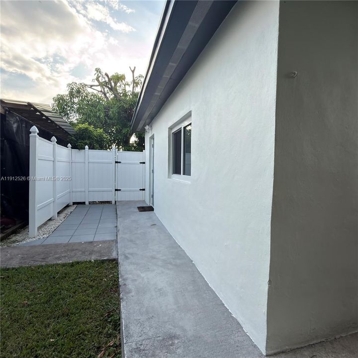 For Rent: $1,450 (0 beds, 1 baths, 282 Square Feet)