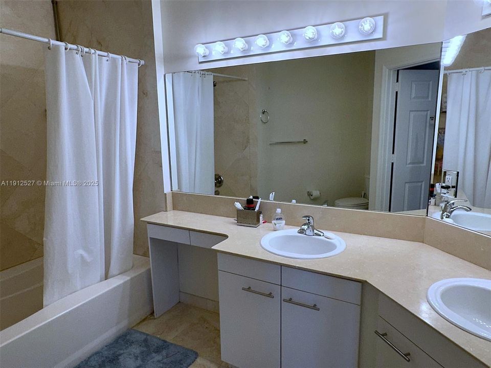 with 2 sinks, shower/tub combo