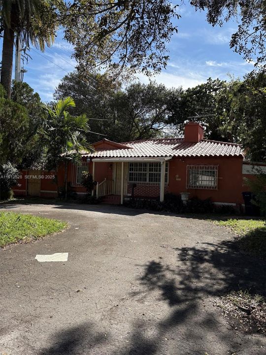 Active With Contract: $699,000 (3 beds, 2 baths, 1151 Square Feet)