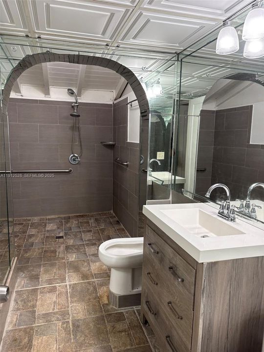 Active With Contract: $699,000 (3 beds, 2 baths, 1151 Square Feet)