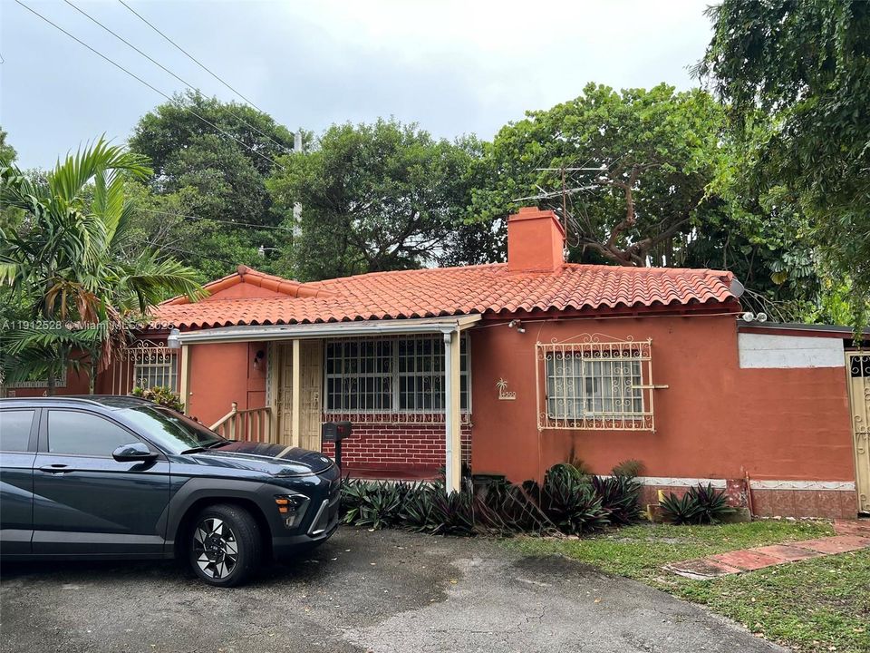 For Sale: $699,000 (3 beds, 2 baths, 1151 Square Feet)