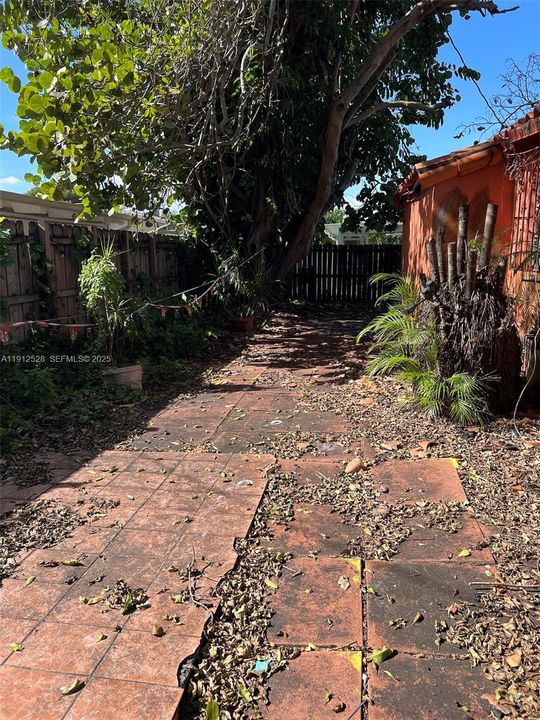 Active With Contract: $699,000 (3 beds, 2 baths, 1151 Square Feet)