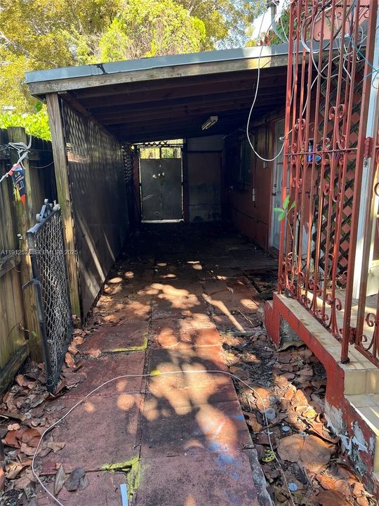 Active With Contract: $699,000 (3 beds, 2 baths, 1151 Square Feet)