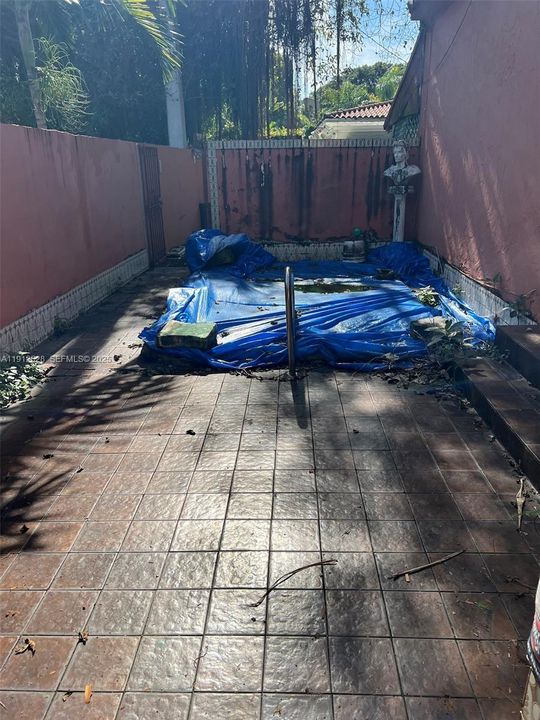 Active With Contract: $699,000 (3 beds, 2 baths, 1151 Square Feet)