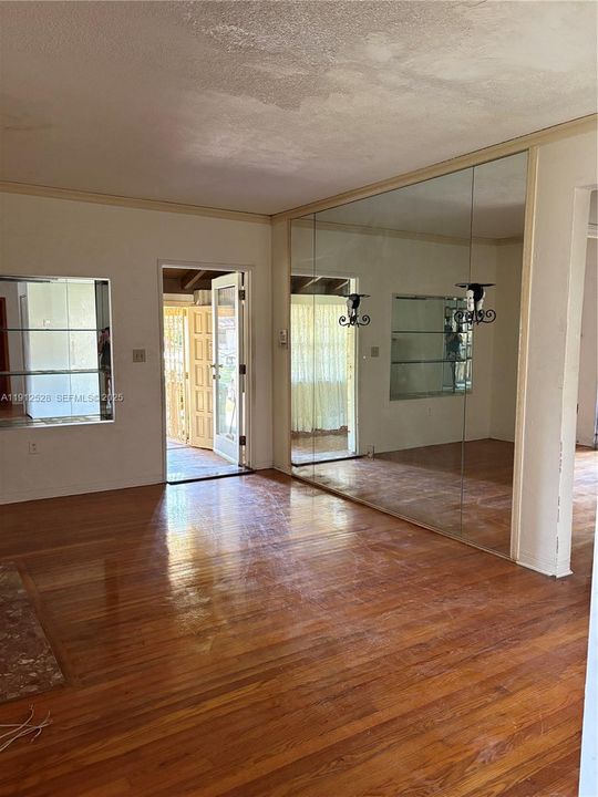 Active With Contract: $699,000 (3 beds, 2 baths, 1151 Square Feet)