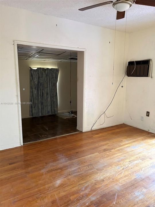 Active With Contract: $699,000 (3 beds, 2 baths, 1151 Square Feet)