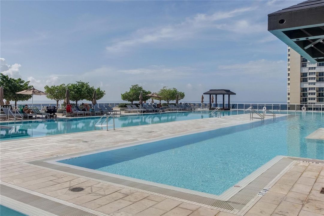 待售: $695,000 (1 贝兹, 1 浴室, 871 平方英尺)