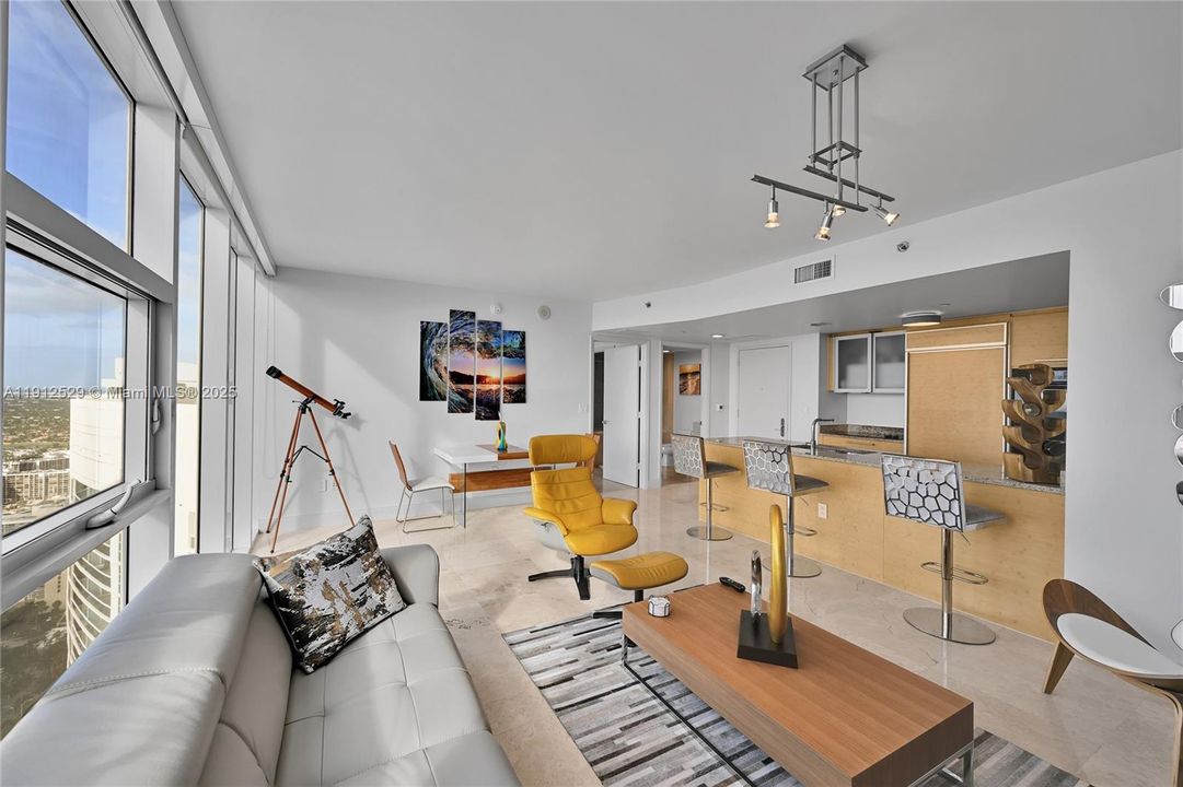 待售: $695,000 (1 贝兹, 1 浴室, 871 平方英尺)