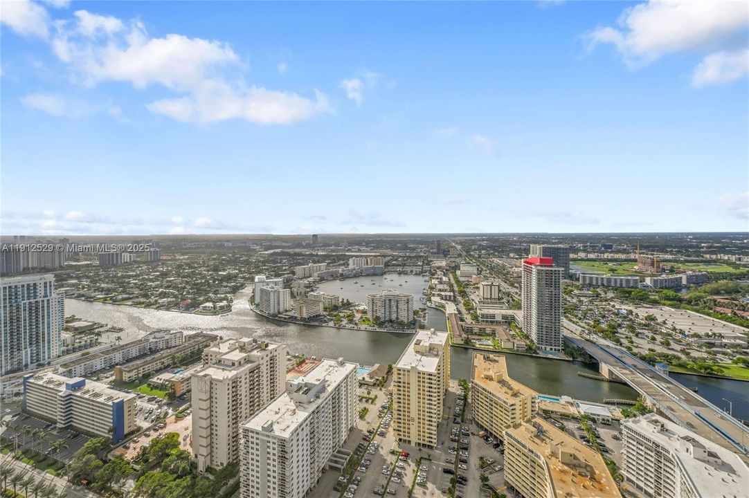 待售: $695,000 (1 贝兹, 1 浴室, 871 平方英尺)