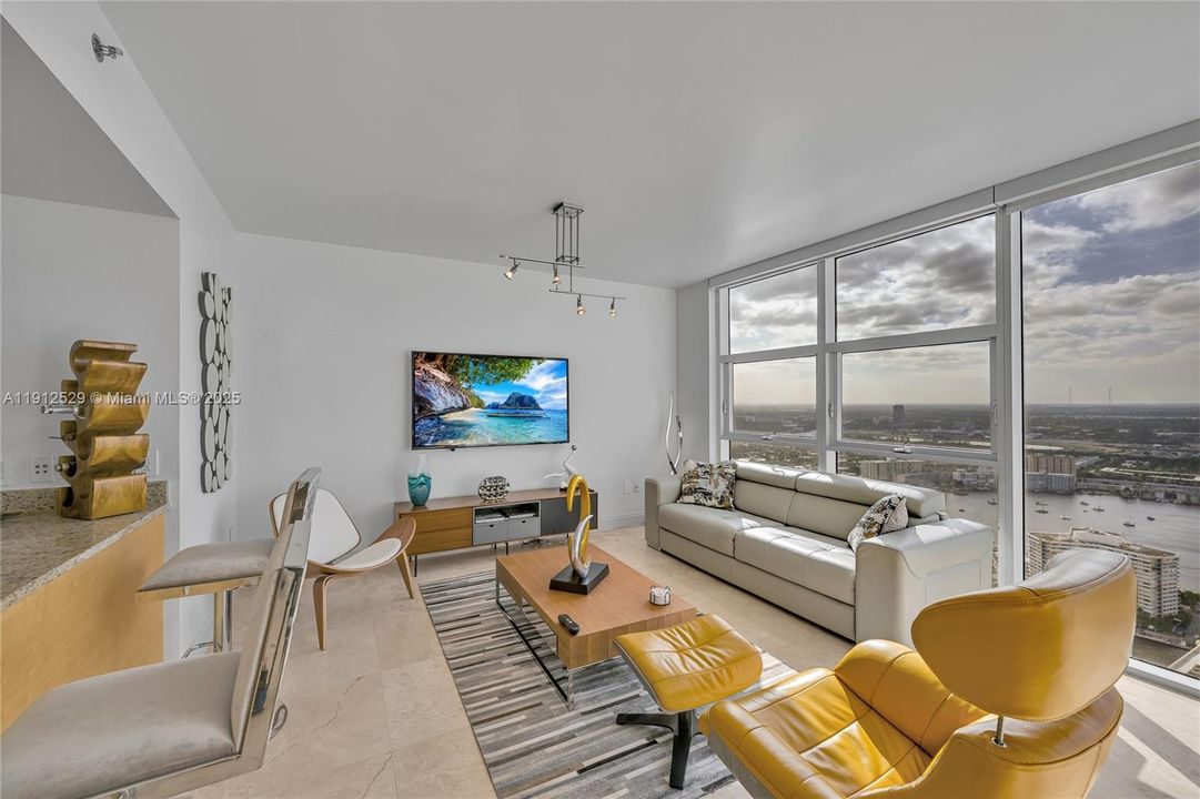 待售: $695,000 (1 贝兹, 1 浴室, 871 平方英尺)