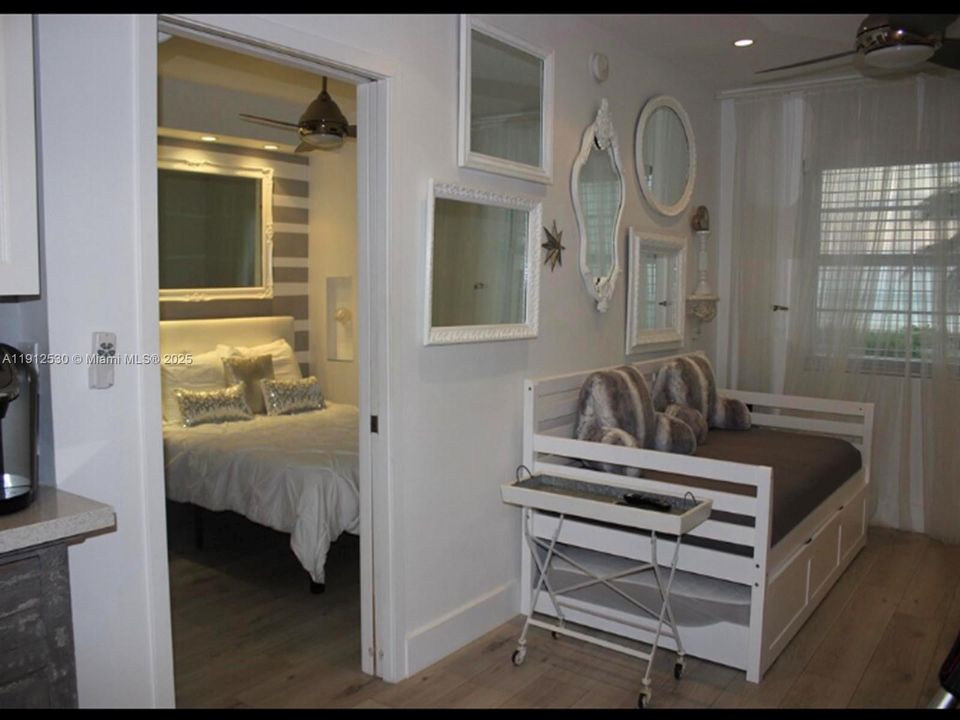 For Sale: $499,000 (1 beds, 1 baths, 410 Square Feet)