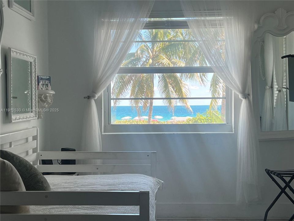 For Sale: $499,000 (1 beds, 1 baths, 410 Square Feet)