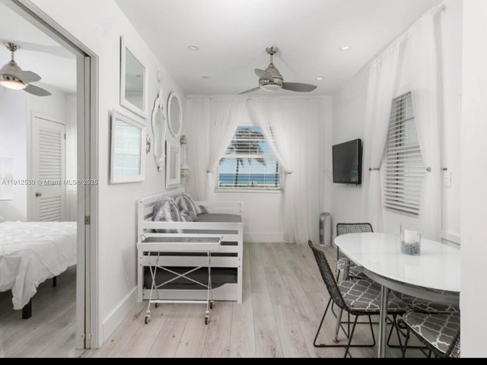 For Sale: $499,000 (1 beds, 1 baths, 410 Square Feet)