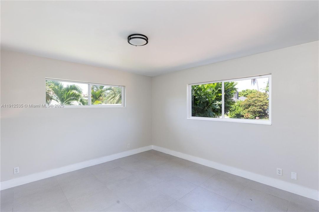 合同活跃: $795,000 (3 贝兹, 2 浴室, 1859 平方英尺)