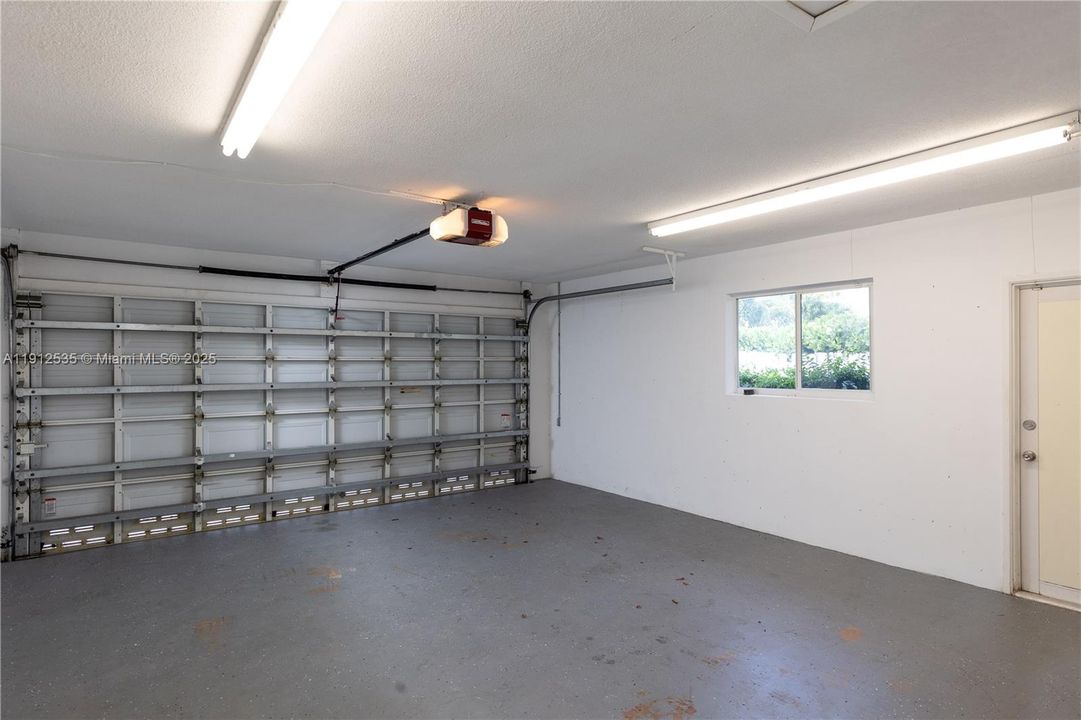 合同活跃: $795,000 (3 贝兹, 2 浴室, 1859 平方英尺)